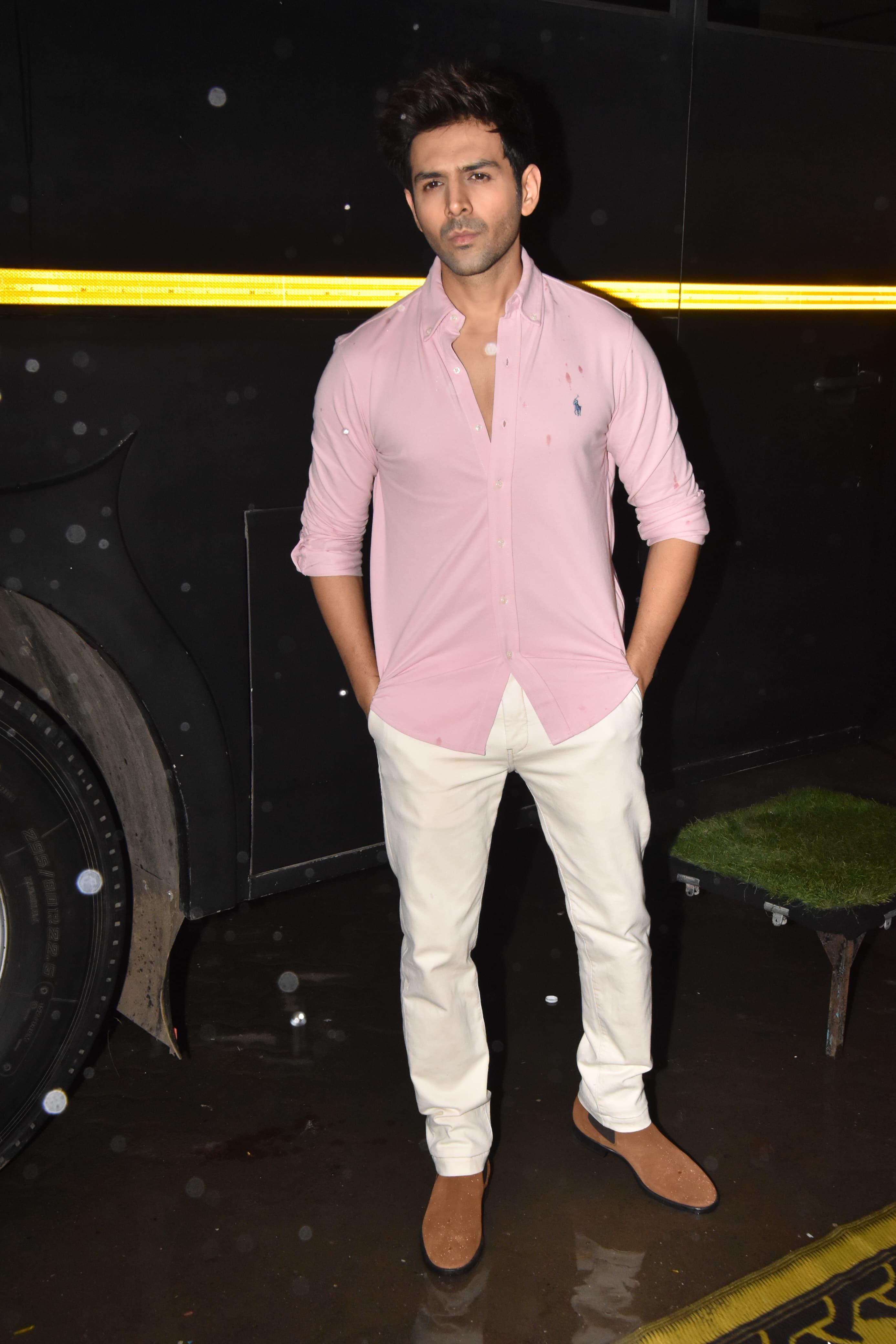 Kartik Aaryan, Bollywood heartthrob was spotted on set today